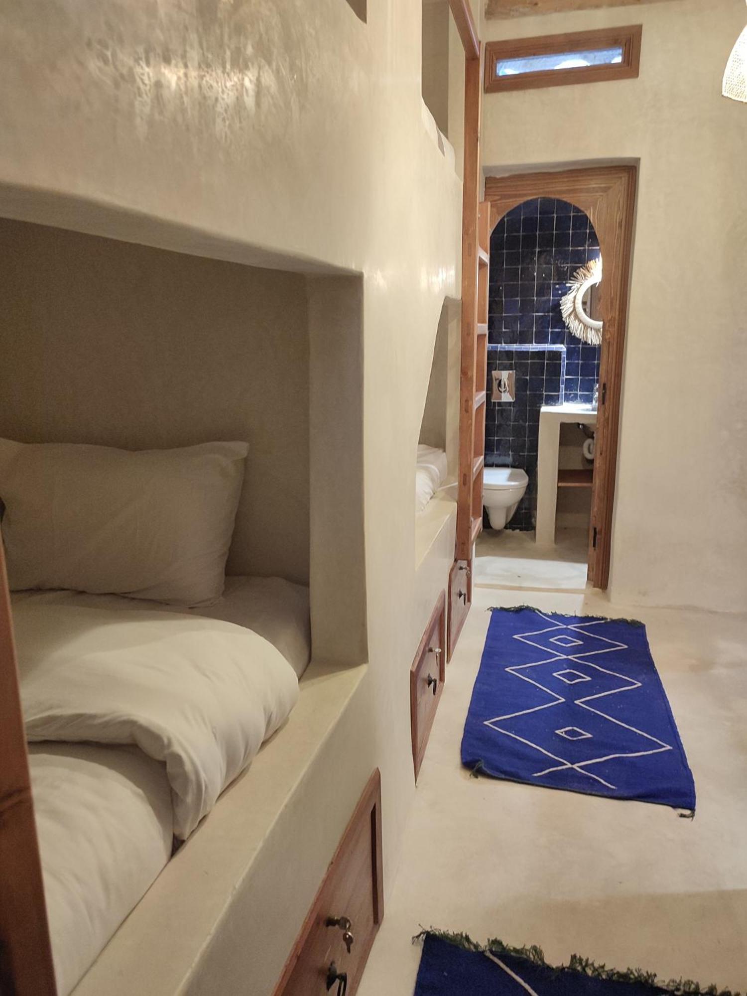 Private Room In Apartment Tov تغازوت المظهر الخارجي الصورة